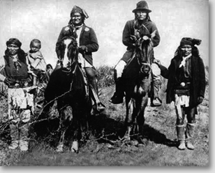 1.886 - Gerónimo, jefe apache, junto a Naiche (Hijo de Cochise)